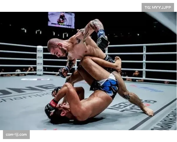 阿纳尼与和岛大海羽量级踢拳对决 技术风格各异 阿纳尼与和岛大海羽量级踢拳对决 技术风格各异