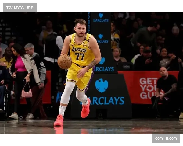 东契奇后场logo三分命中,赛前热身惊艳 东契奇后场logo三分命中,赛前热身惊艳